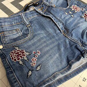 HARPER Floral Embroidered Denim Jean Shorts - Size 25
